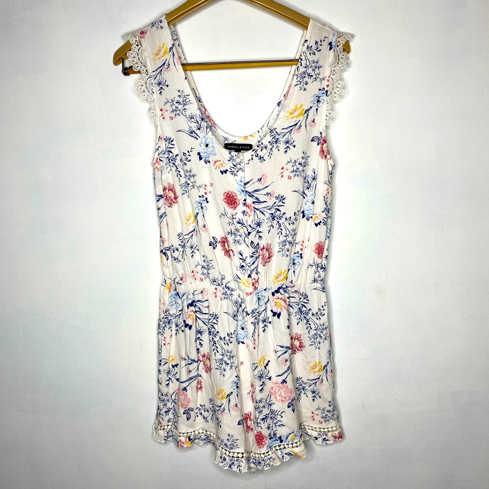 Kendall & Kylie sleeveless white floral romper medium